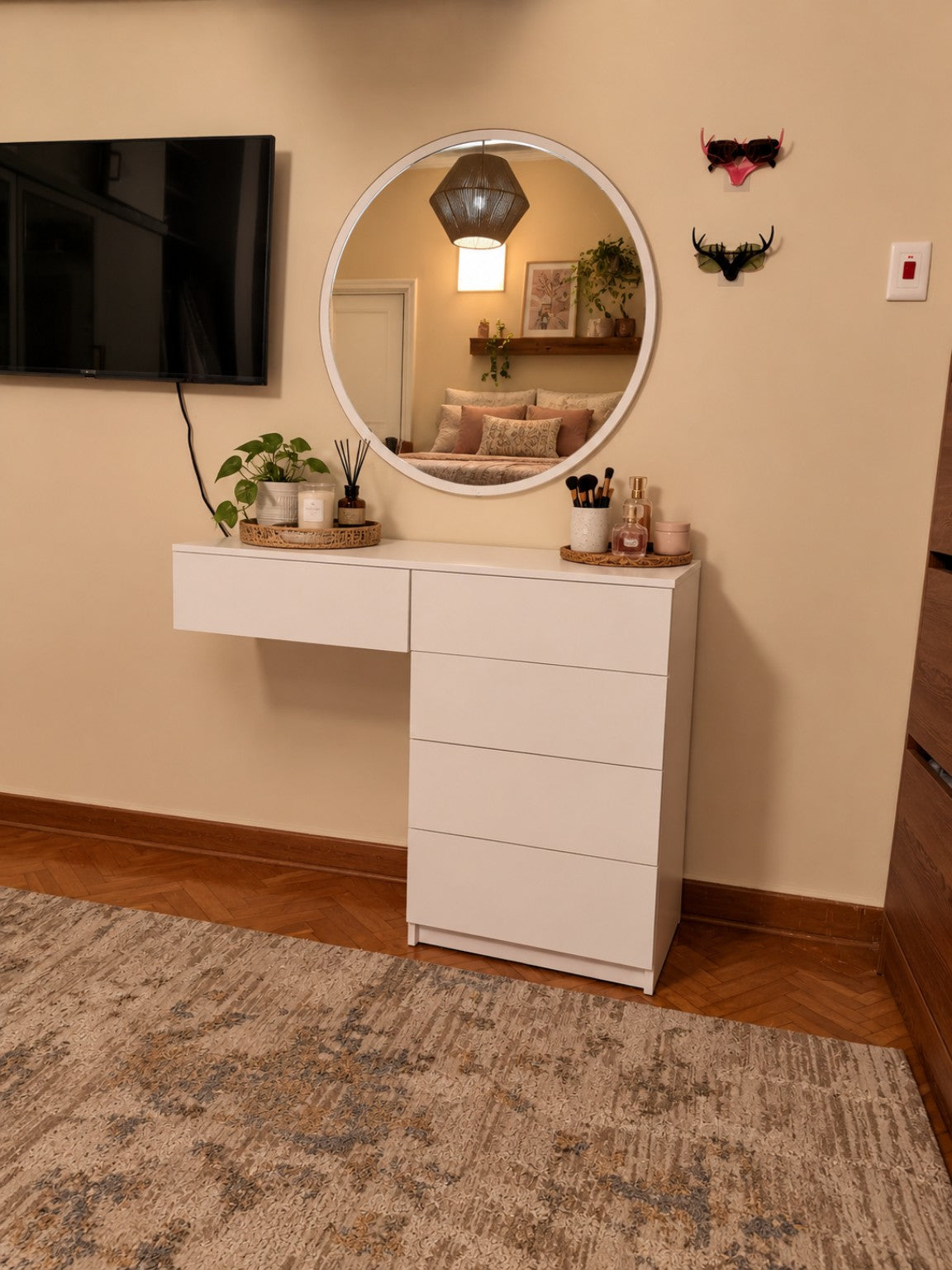 L Shape Vanity by Tafaseel Home Decor - white vanity with round mirror