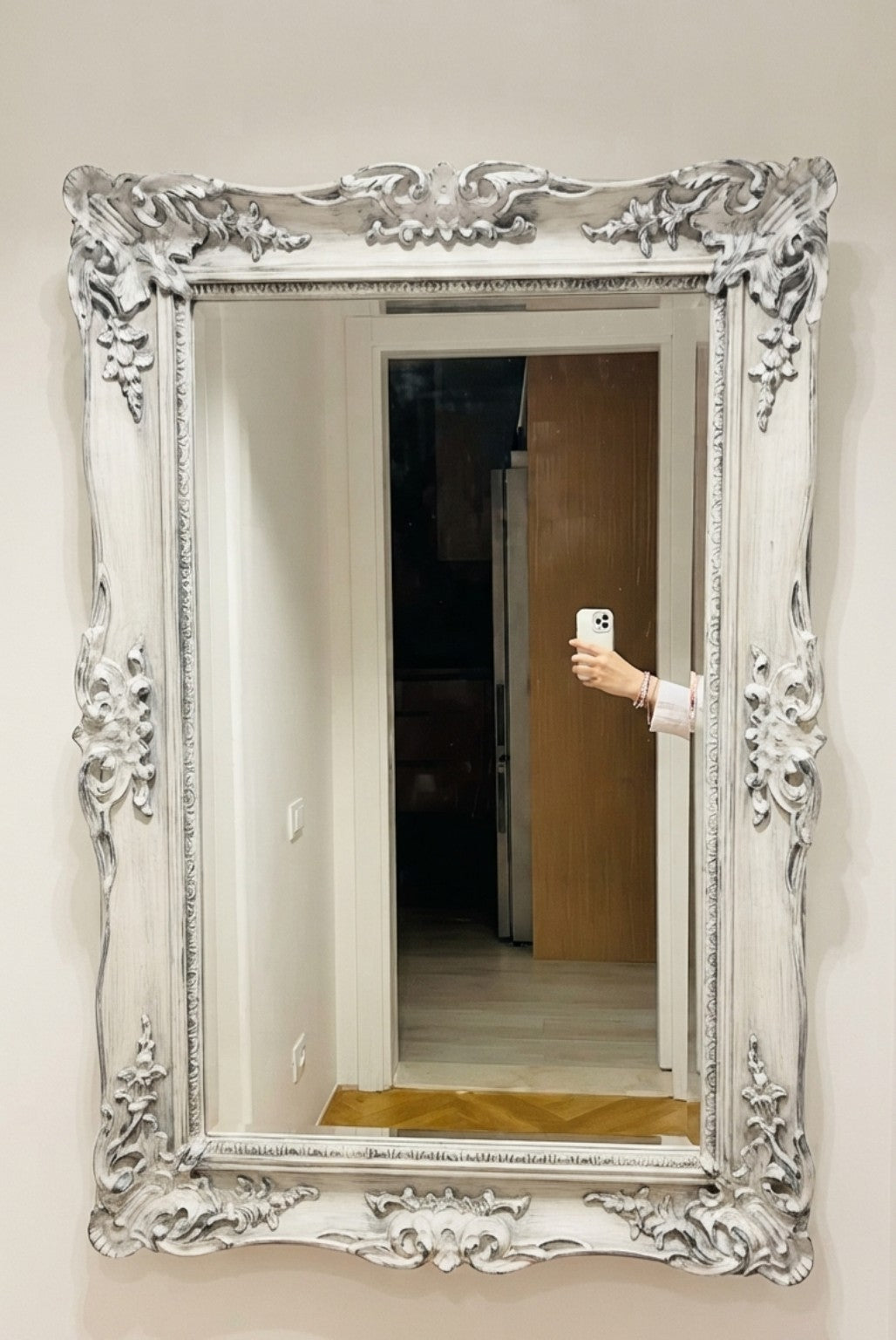 La Reine Vintage Mirror in white