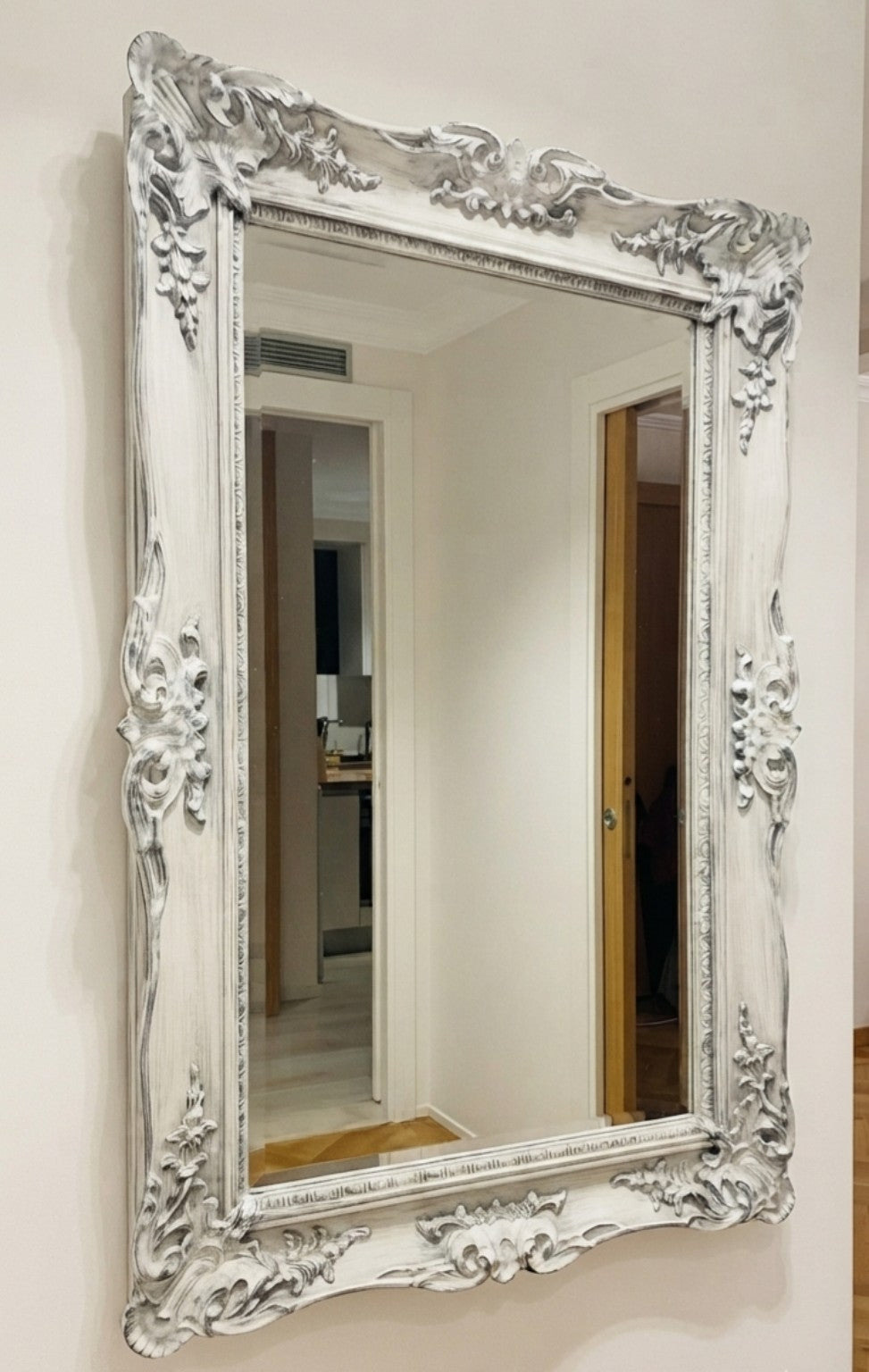 La Reine Vintage Mirror detail