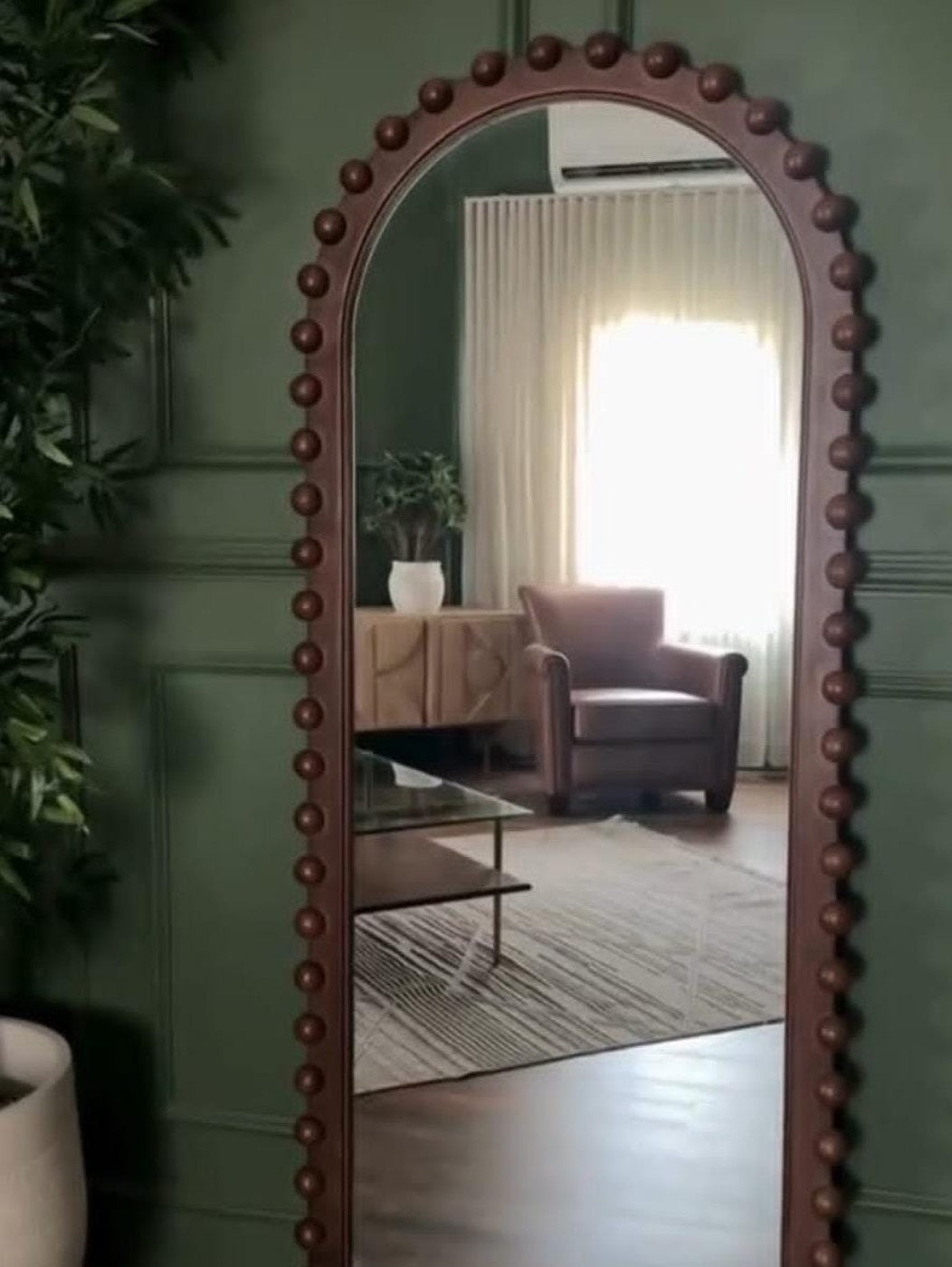 Neo Classic Mirror in green interior