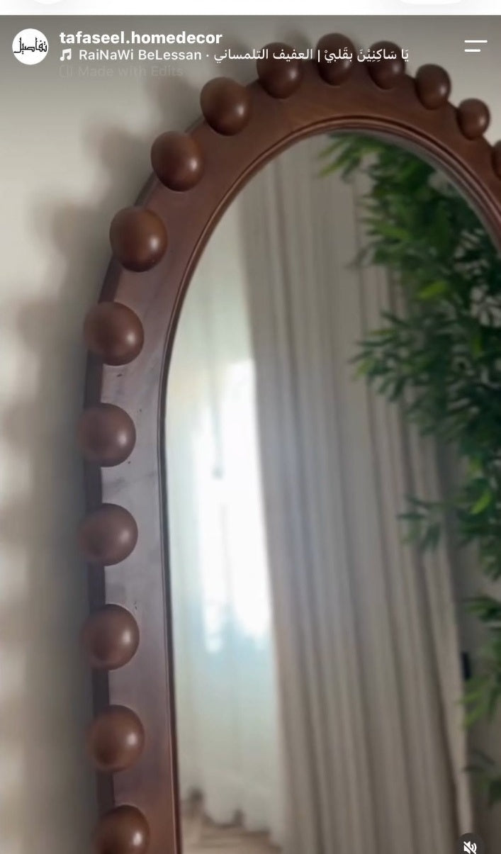 Neo Classic Mirror wood frame detail
