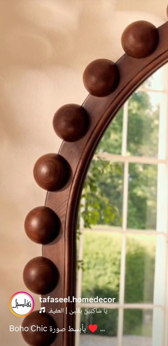Neo Classic Mirror close-up